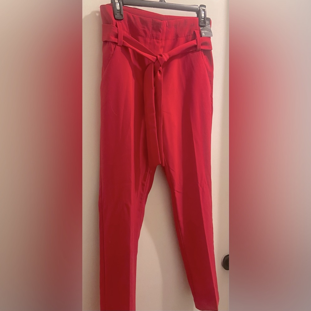Crop belted pants